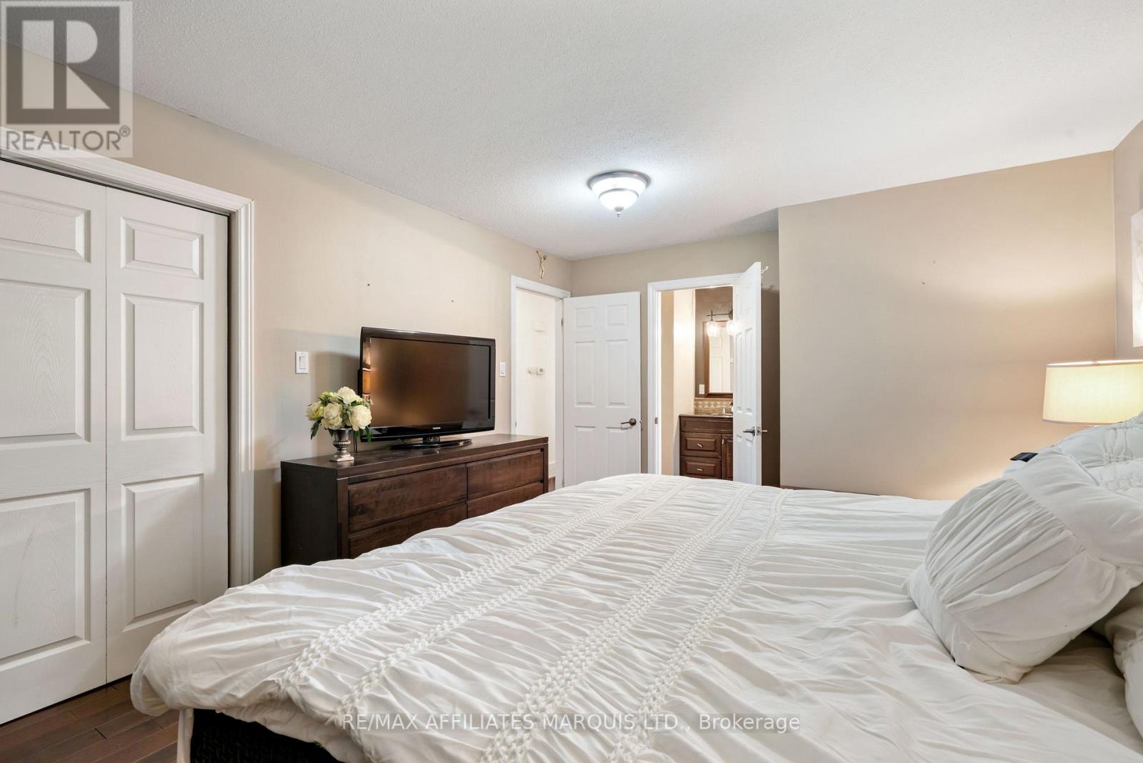 1507 CATHERINE STREET - 20