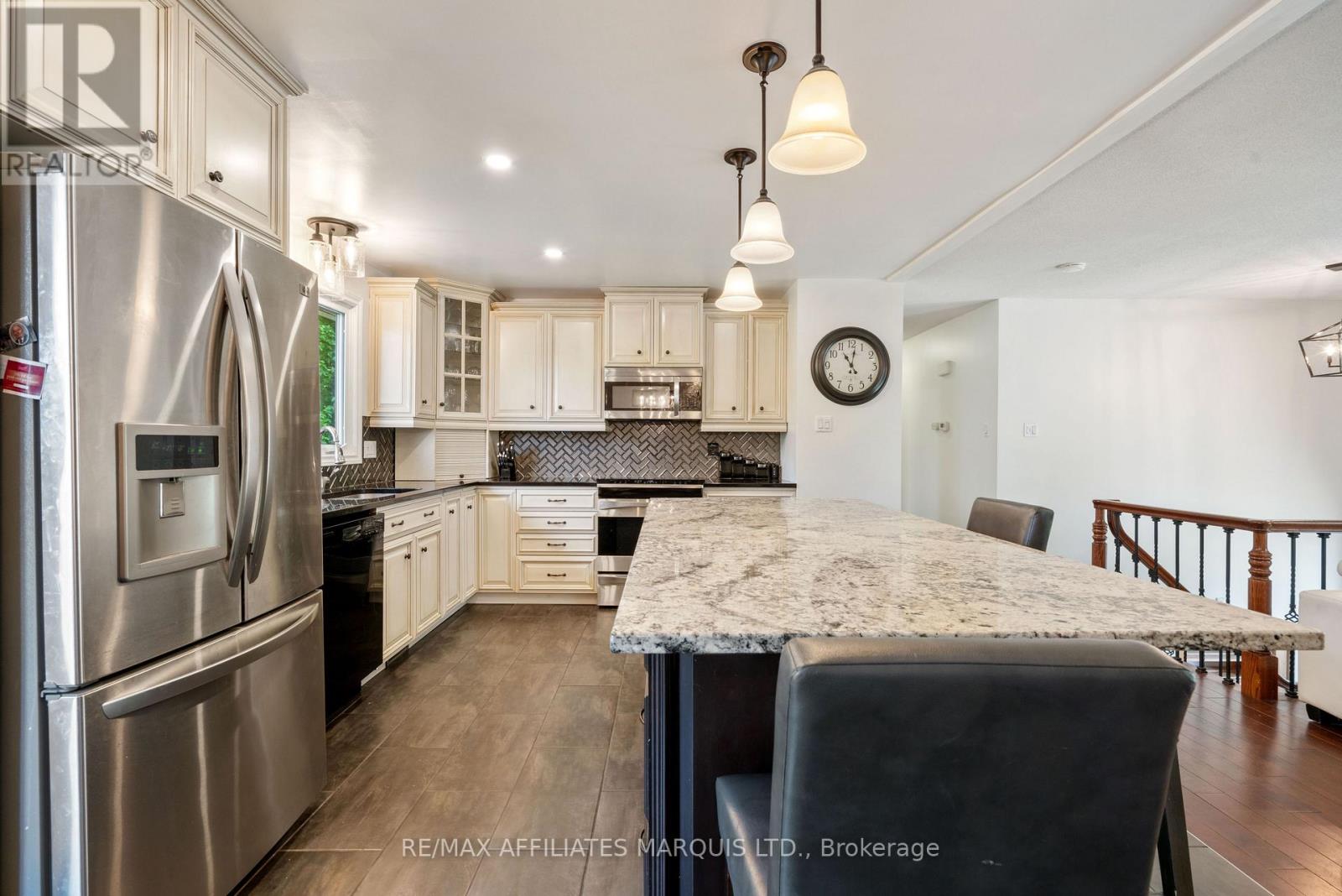 1507 CATHERINE STREET - 8