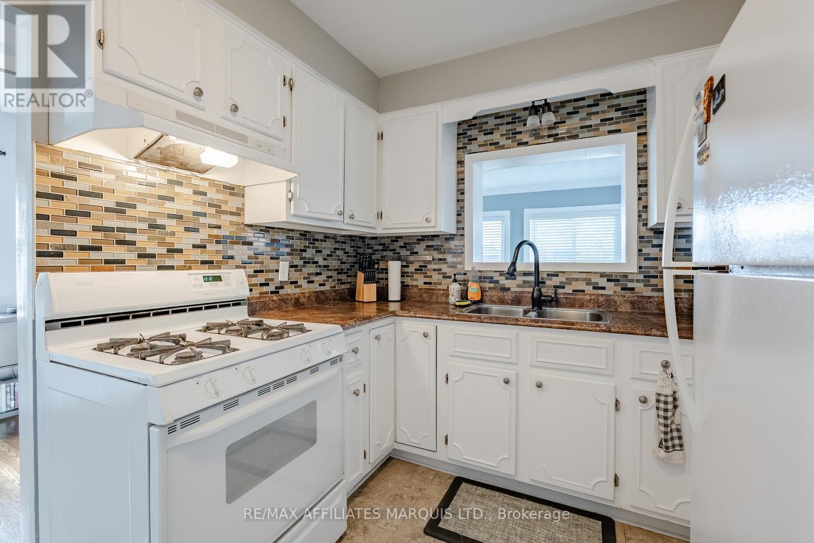 7 FARRAN DRIVE - 16