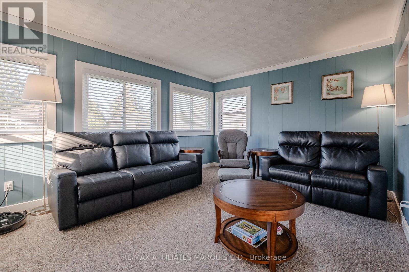 7 FARRAN DRIVE - 17