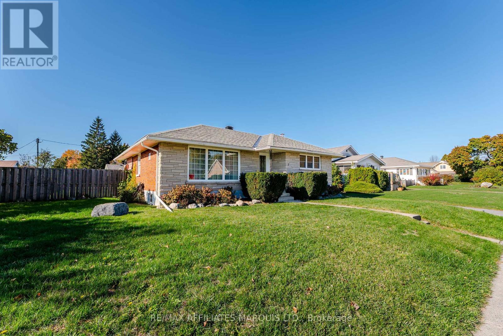 7 FARRAN DRIVE - 2