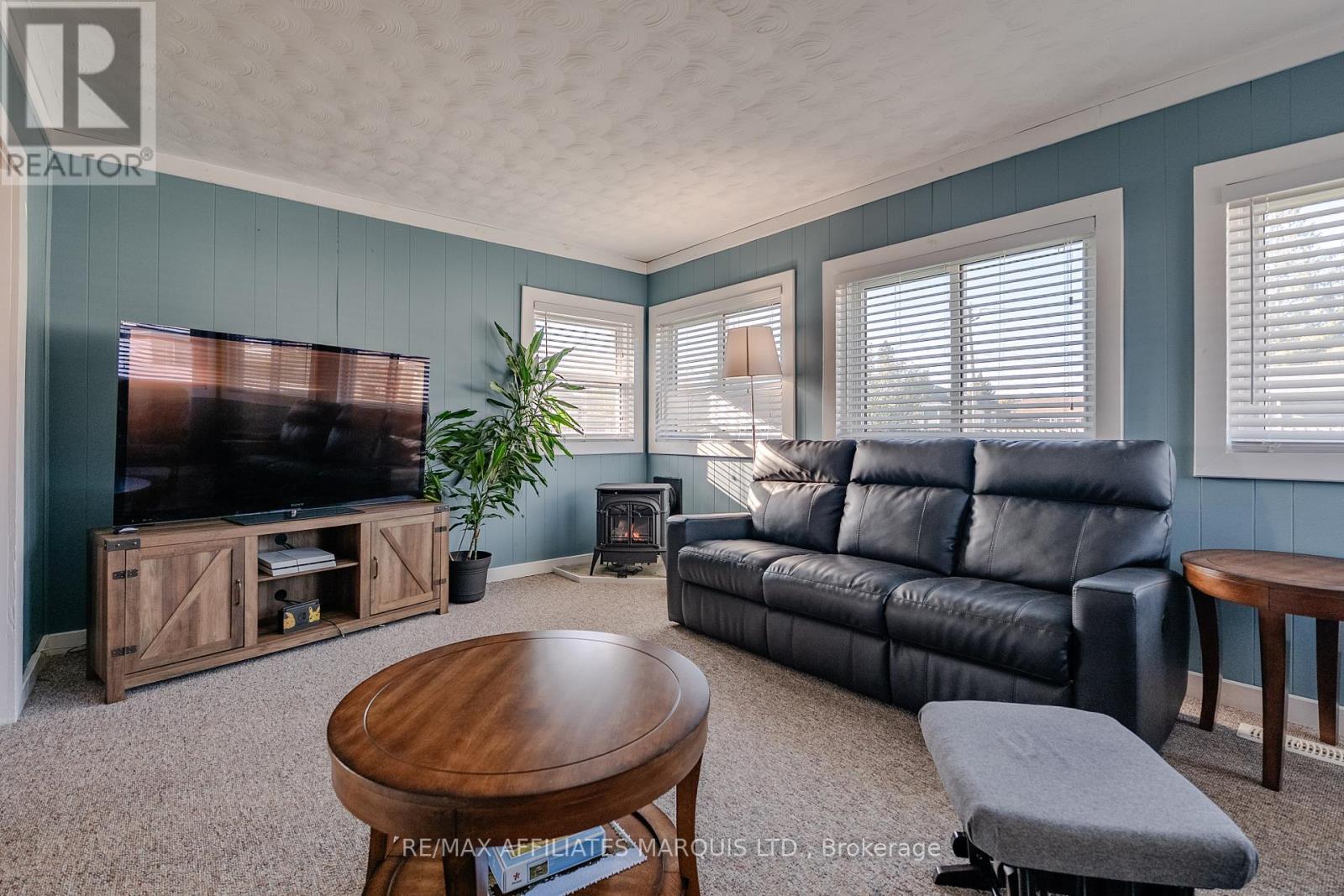 7 FARRAN DRIVE - 21