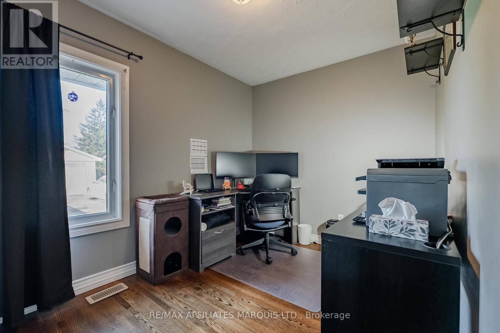 7 FARRAN DRIVE - 25