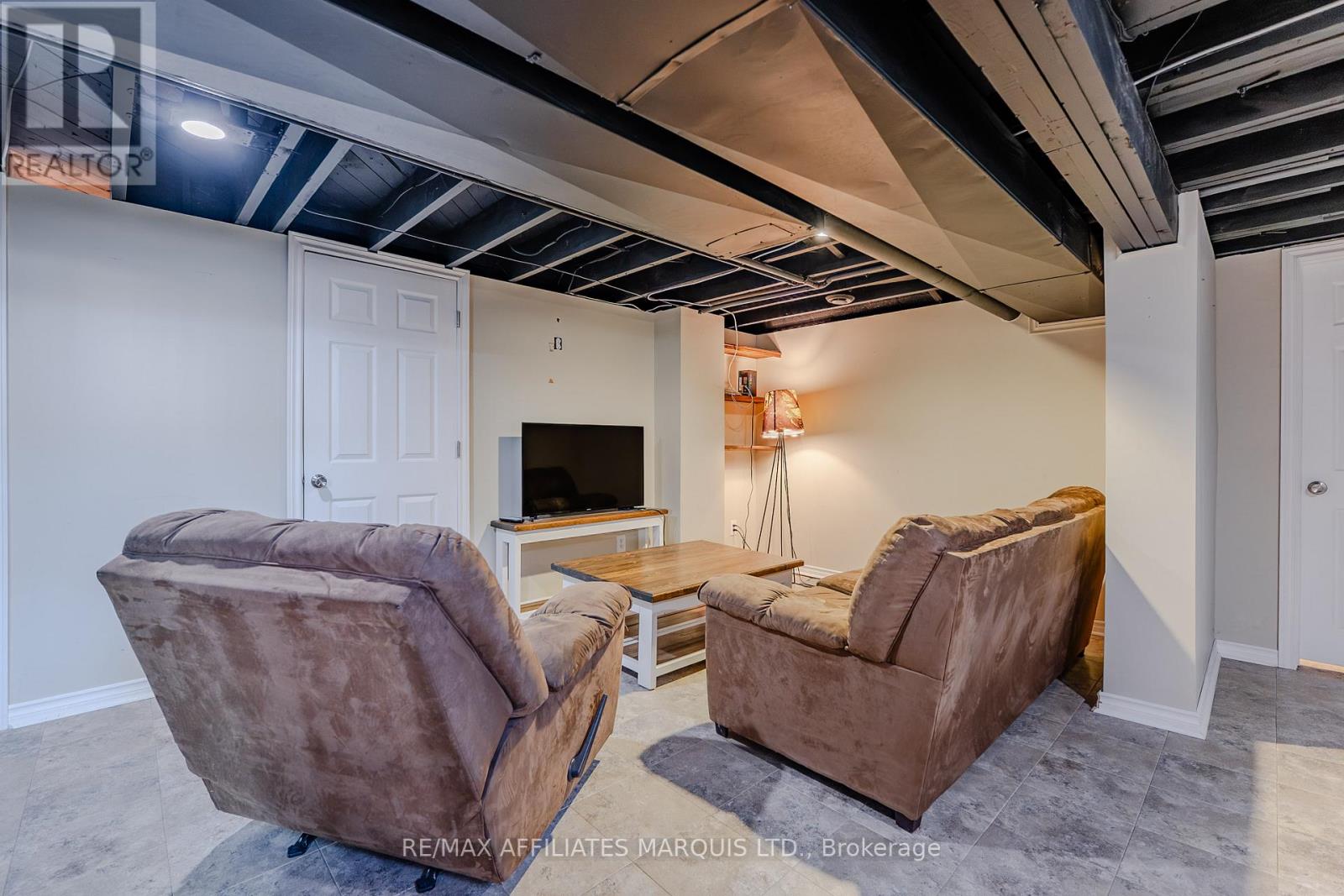 7 FARRAN DRIVE - 33