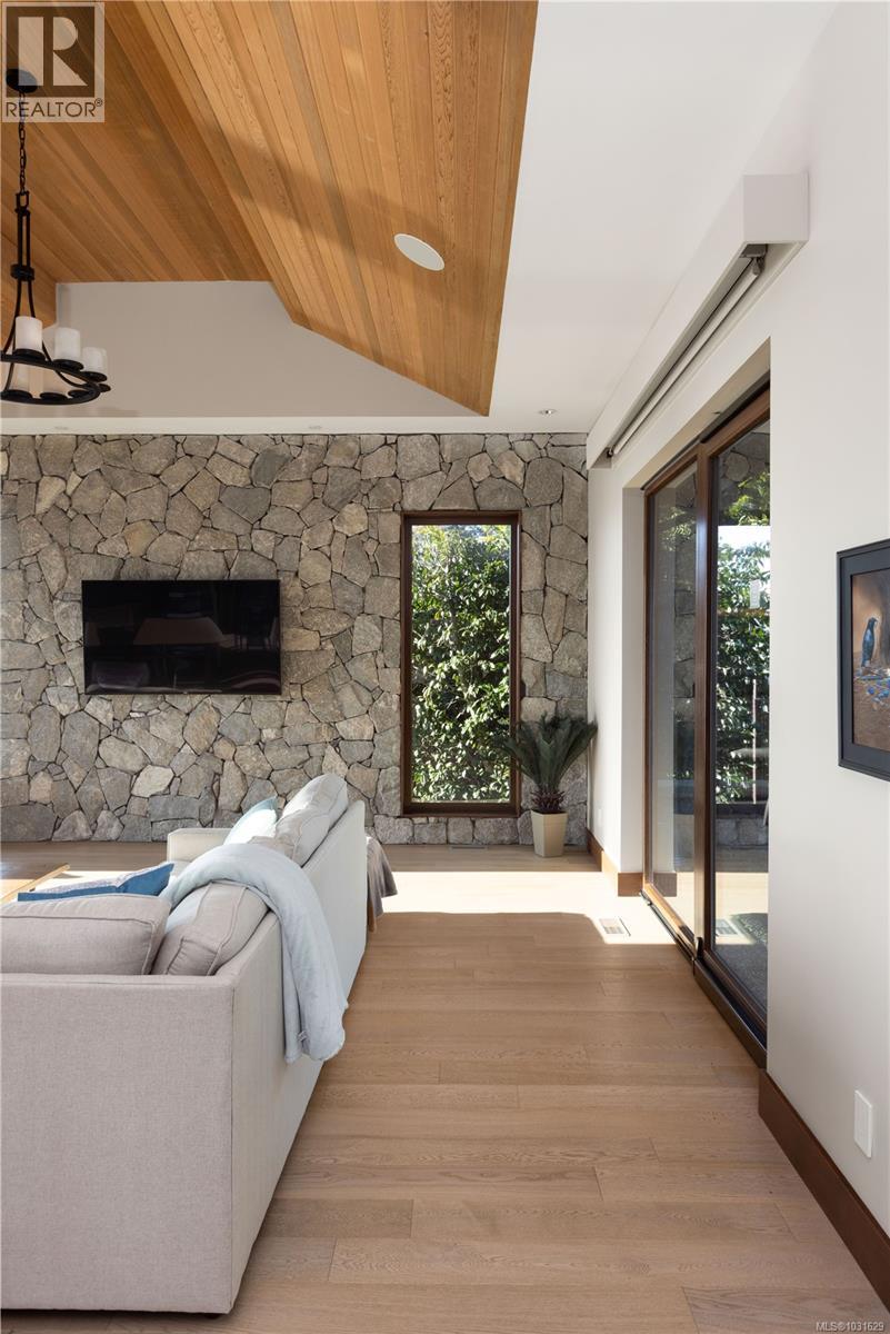 3070 BEACHFRONT CRES - 12