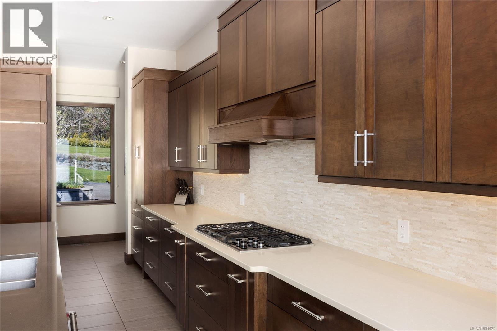 3070 BEACHFRONT CRES - 19