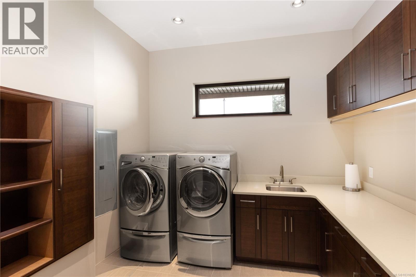 3070 BEACHFRONT CRES - 40