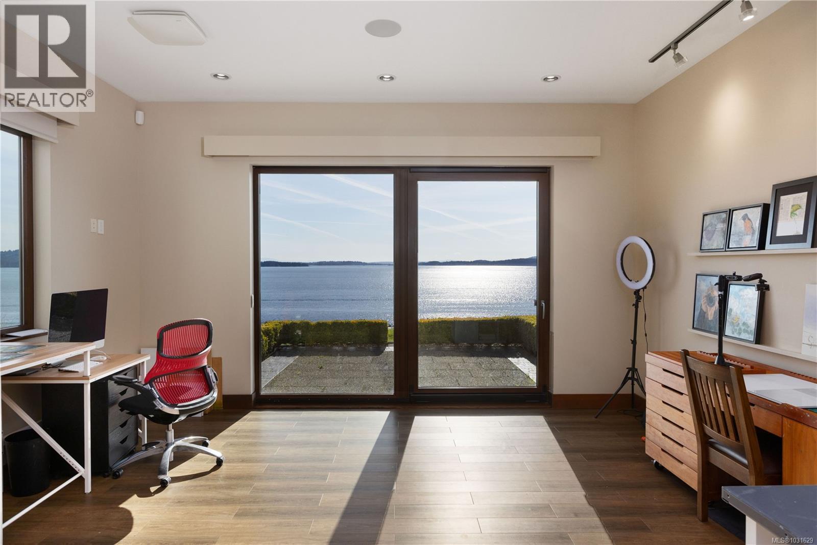 3070 BEACHFRONT CRES - 52