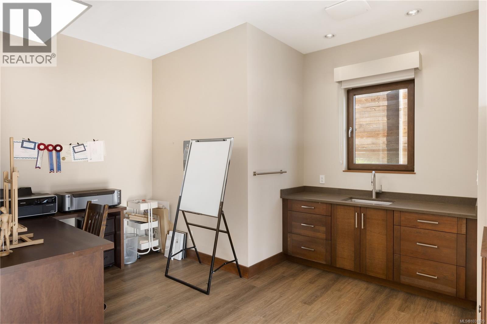 3070 BEACHFRONT CRES - 53