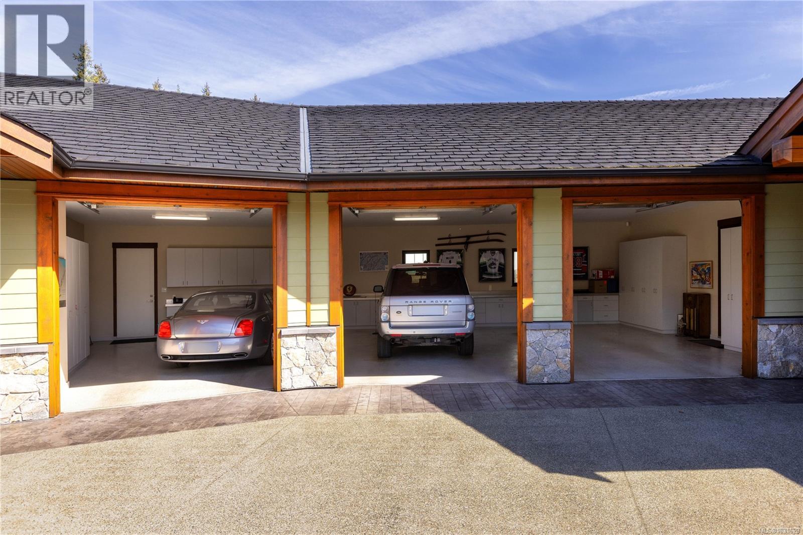 3070 BEACHFRONT CRES - 68