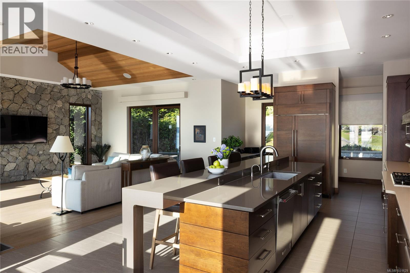 3070 BEACHFRONT CRES - 10