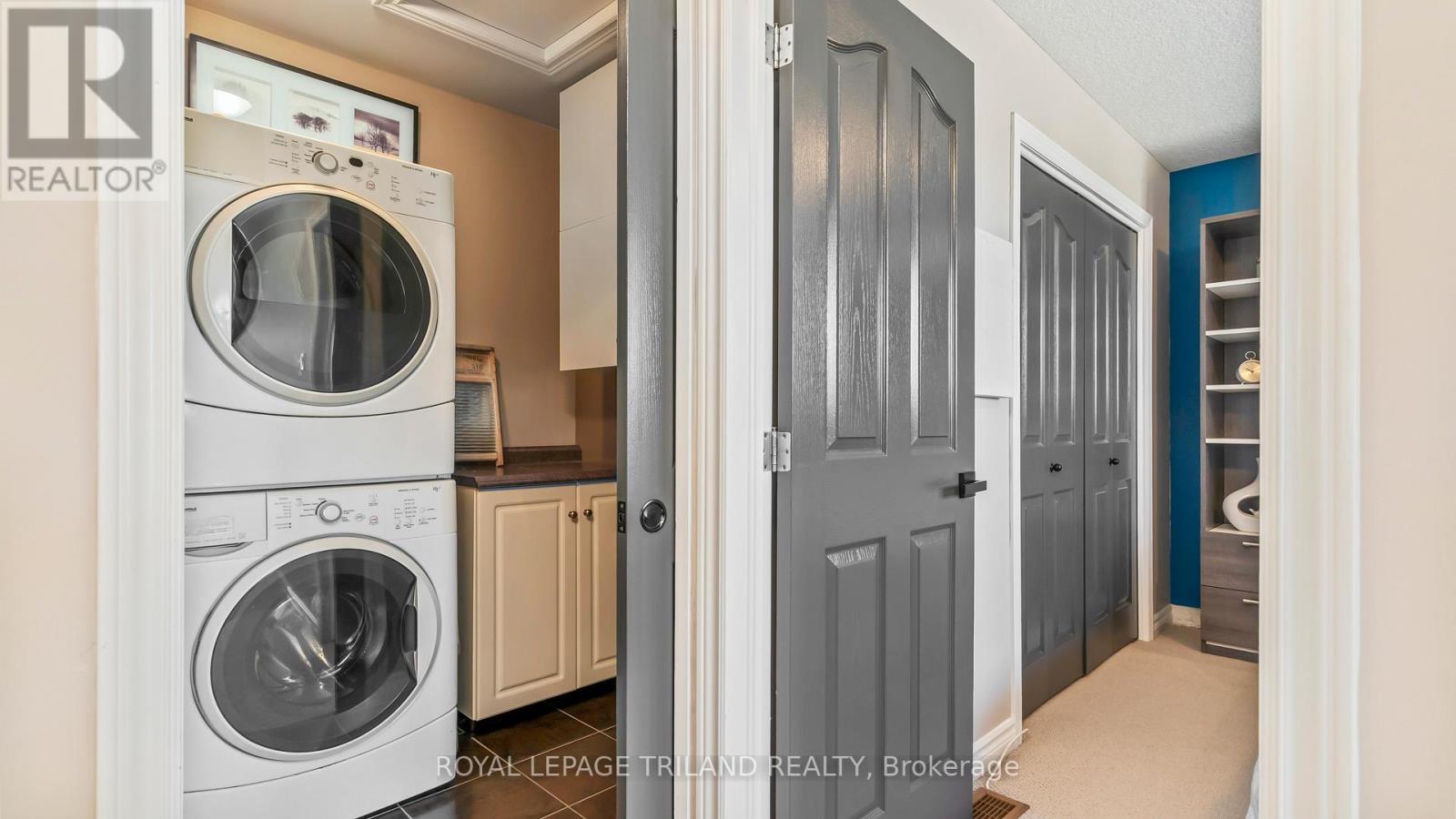 10 PRESPA COURT Property Photo