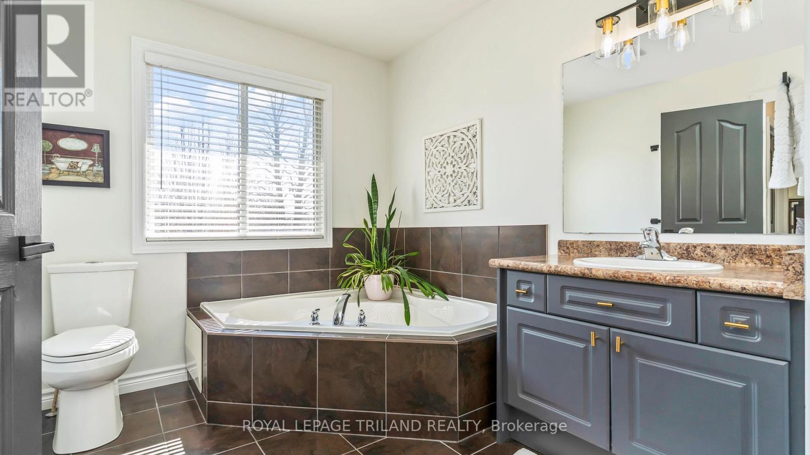 10 PRESPA COURT Property Photo