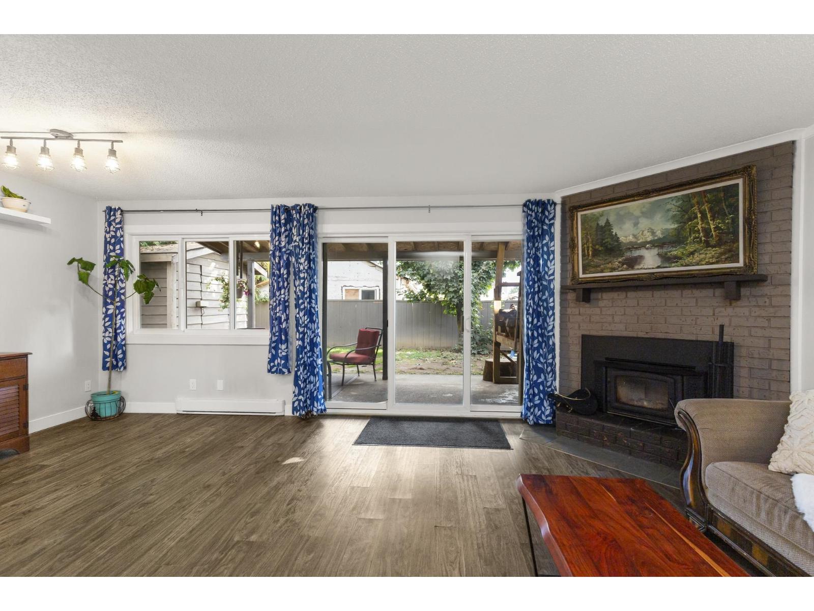 46 46689 FIRST AVENUE, Chilliwack Proper East