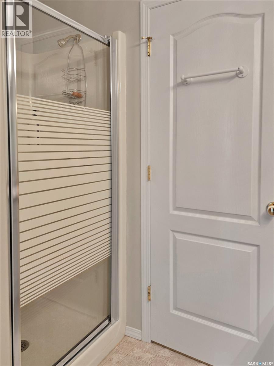 #109 810 MENDEL CRESCENT - 18