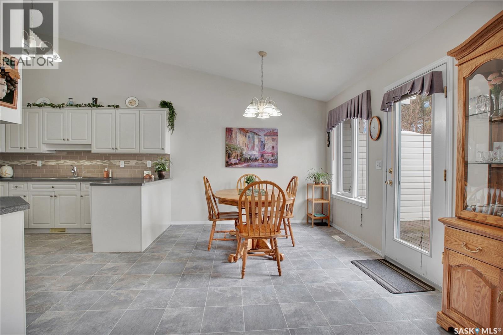 #109 810 MENDEL CRESCENT - 6