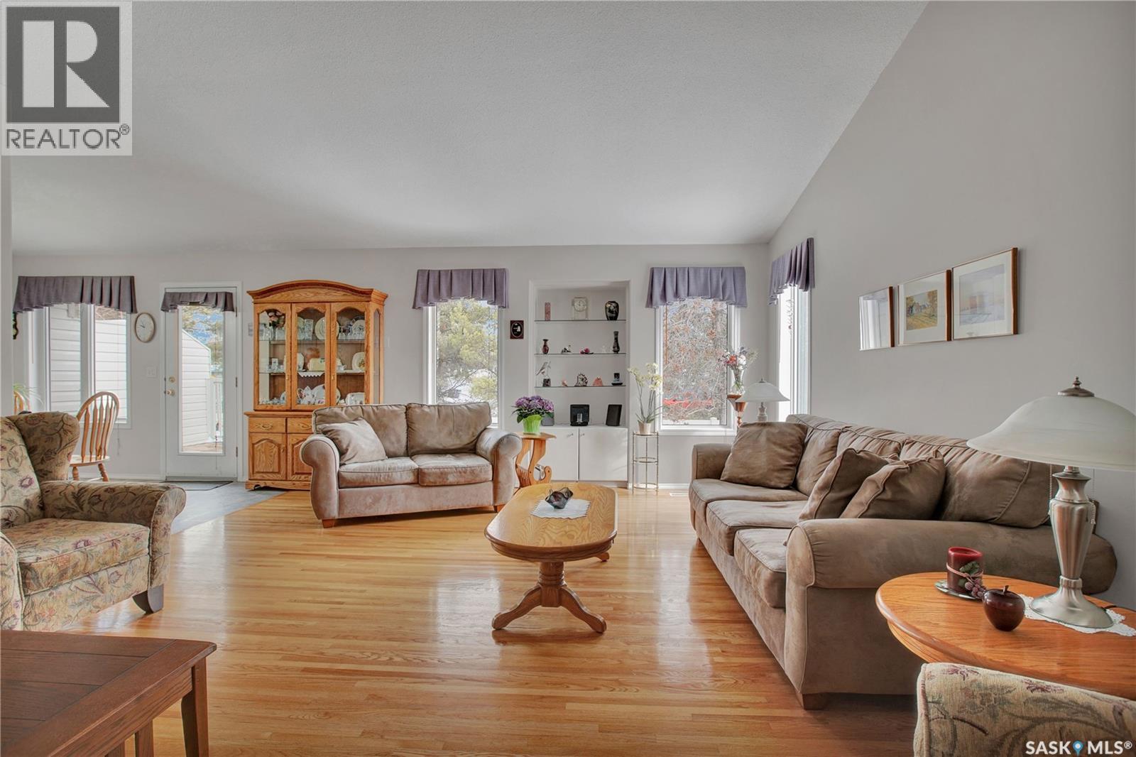 #109 810 MENDEL CRESCENT - 9