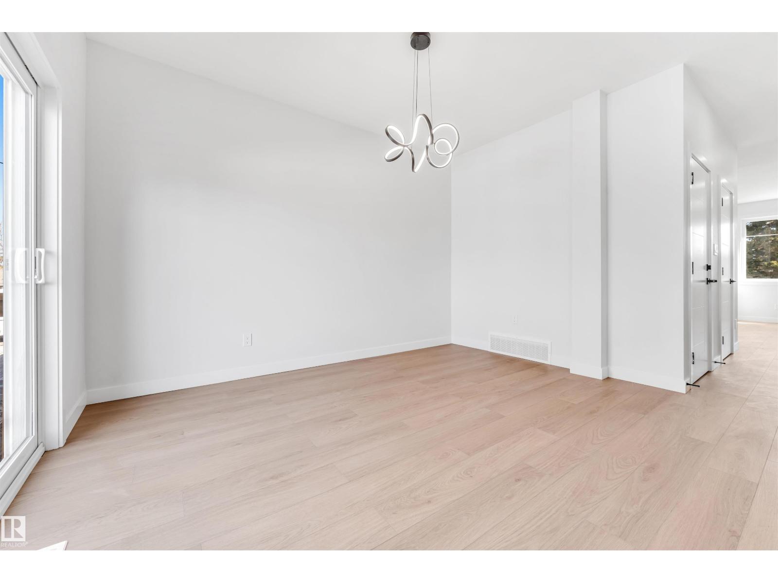 10964 157 ST NW - 14