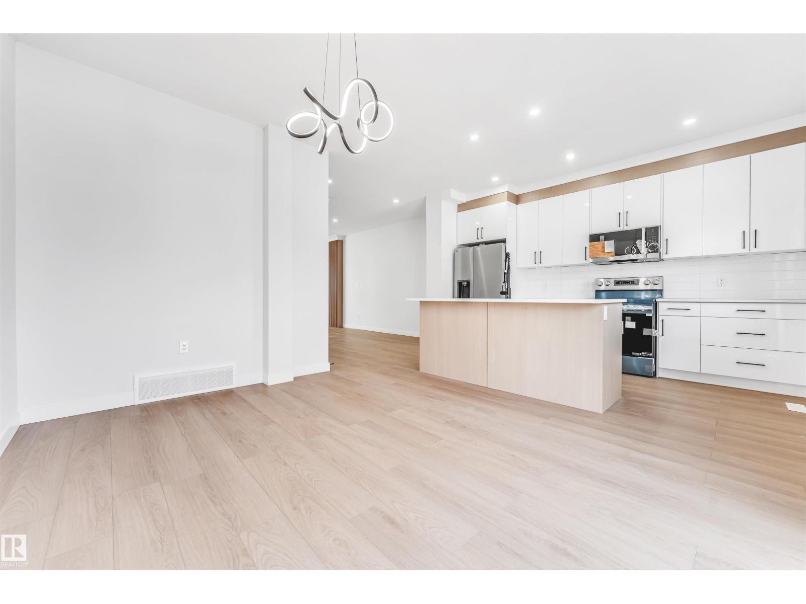 10964 157 ST NW - 15