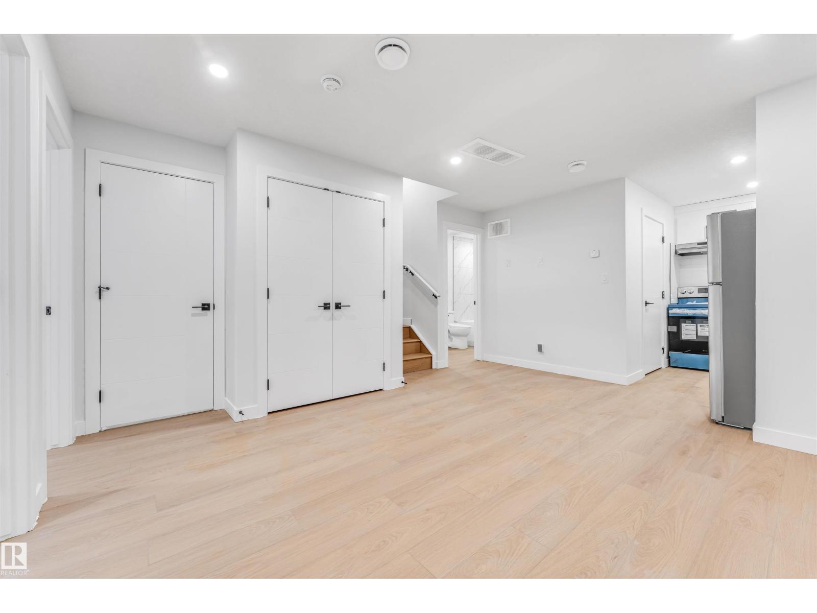 10964 157 ST NW - 31
