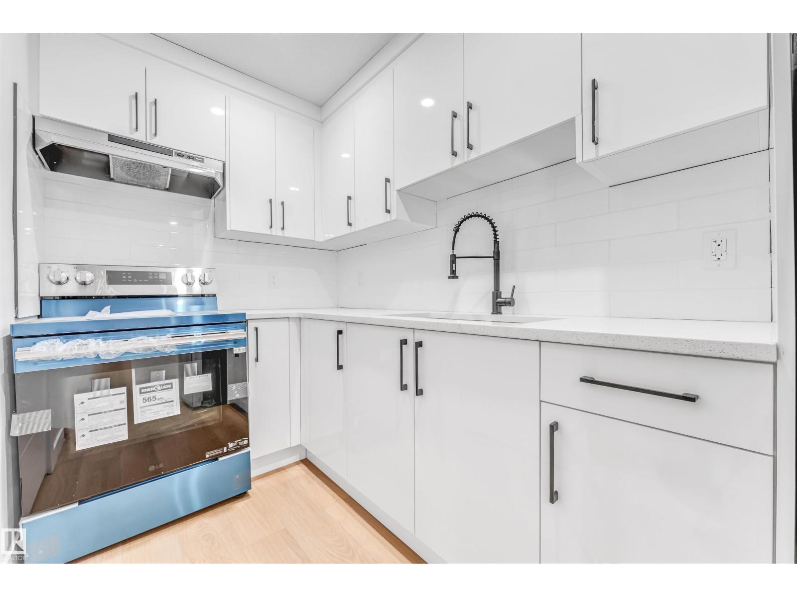 10964 157 ST NW - 34