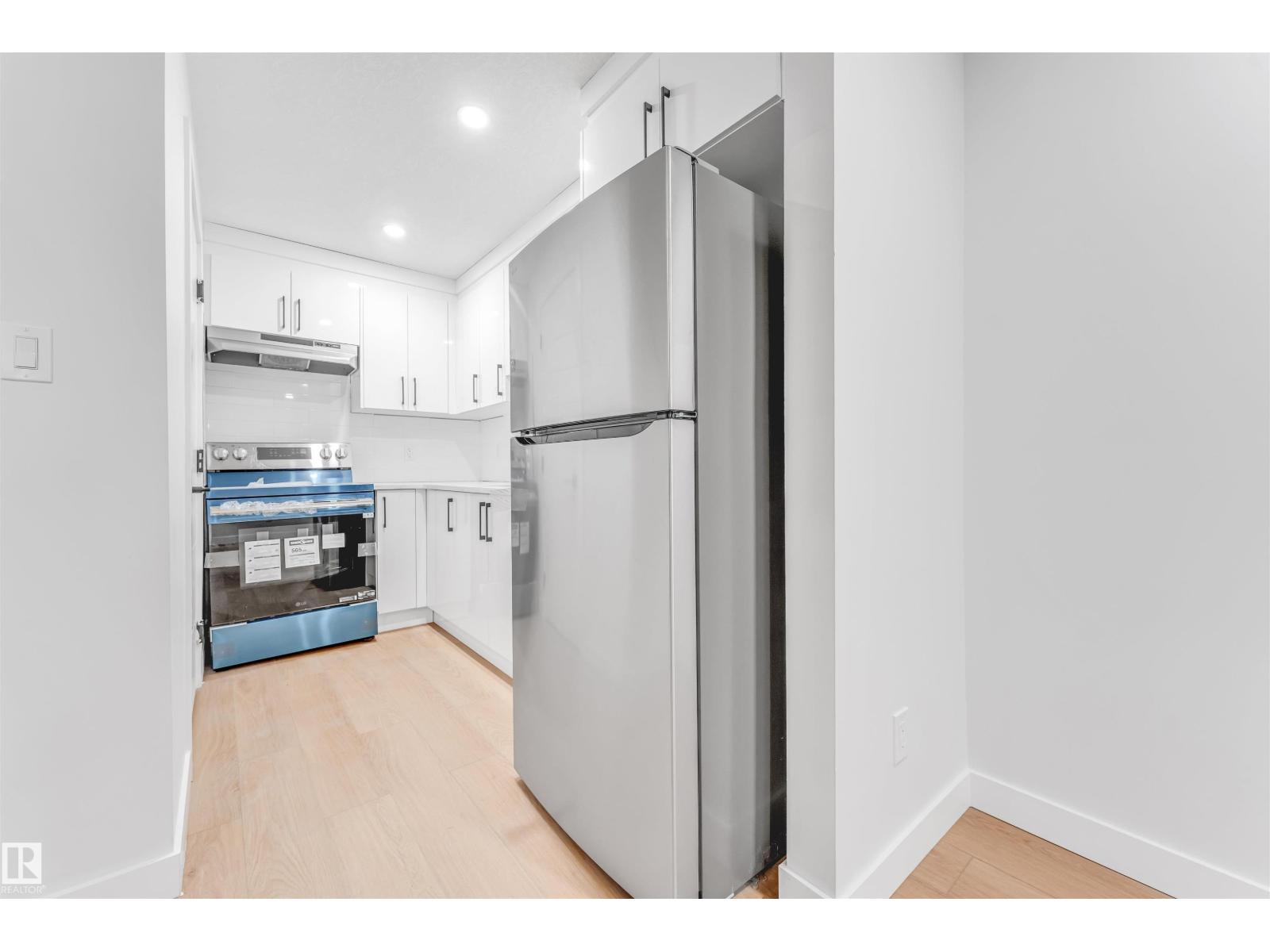 10964 157 ST NW - 35