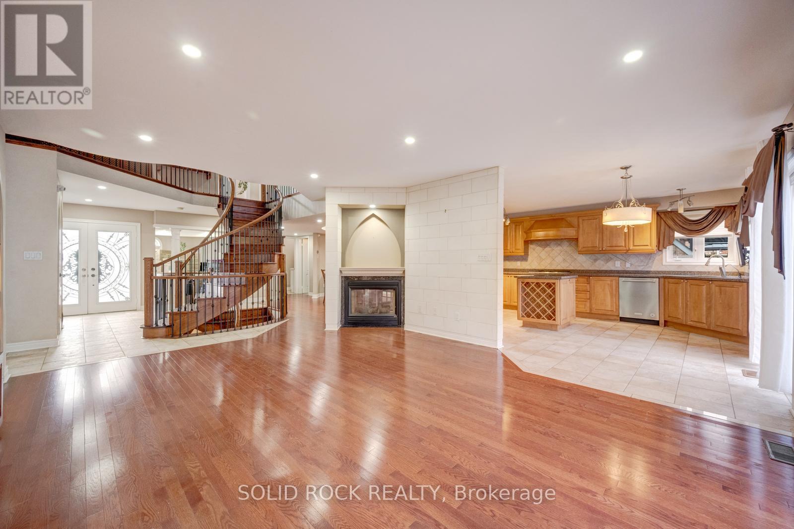 34 FORSYTH CRESCENT - 17