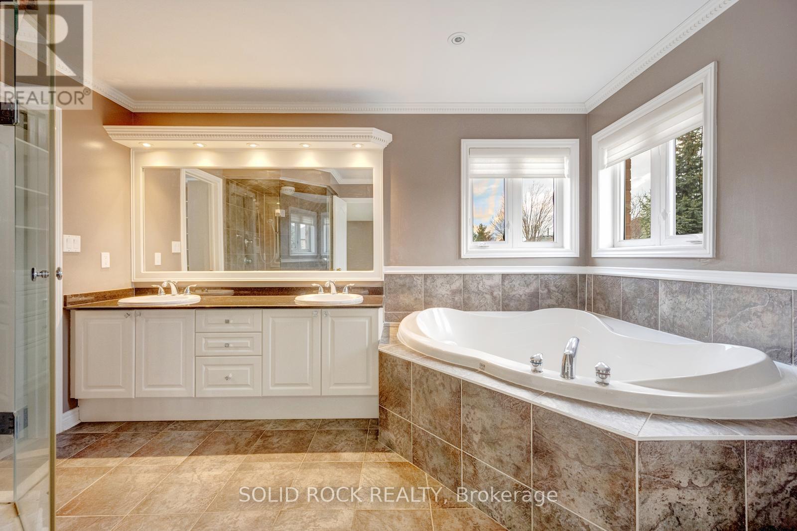 34 FORSYTH CRESCENT - 30