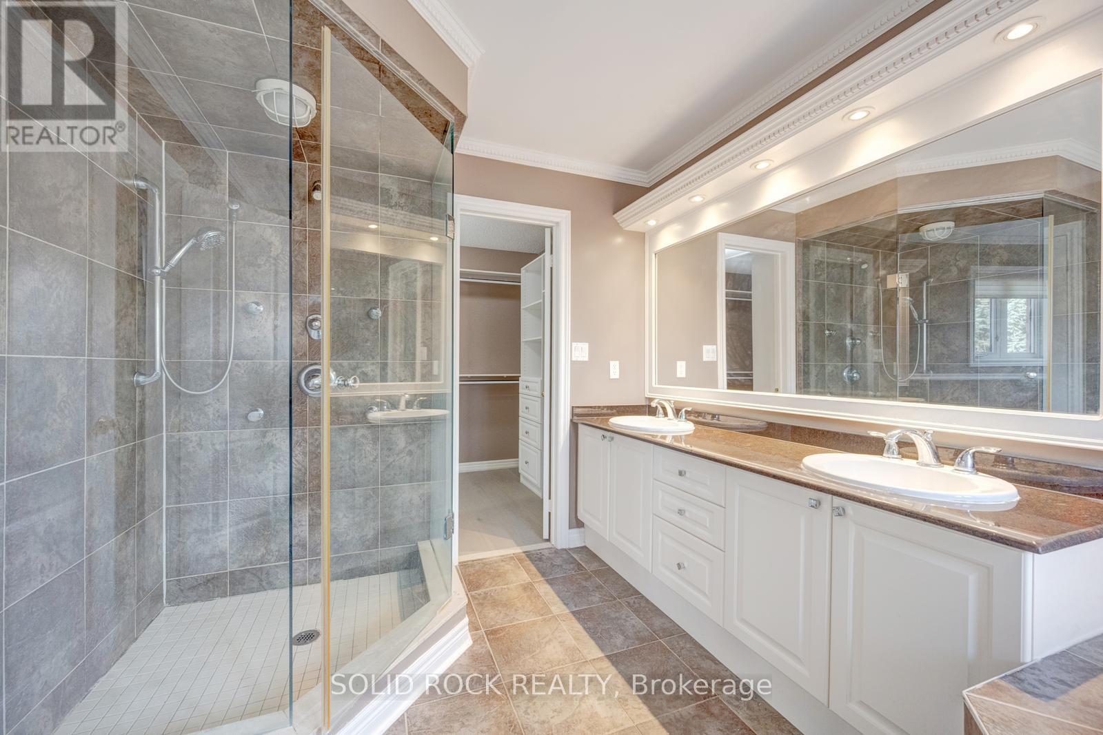 34 FORSYTH CRESCENT - 31
