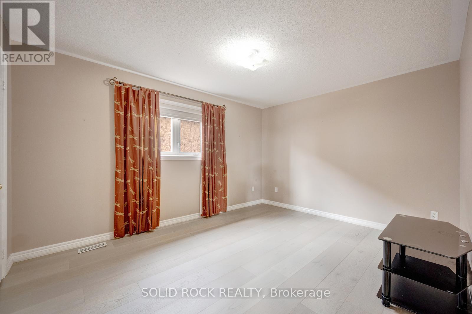 34 FORSYTH CRESCENT - 38