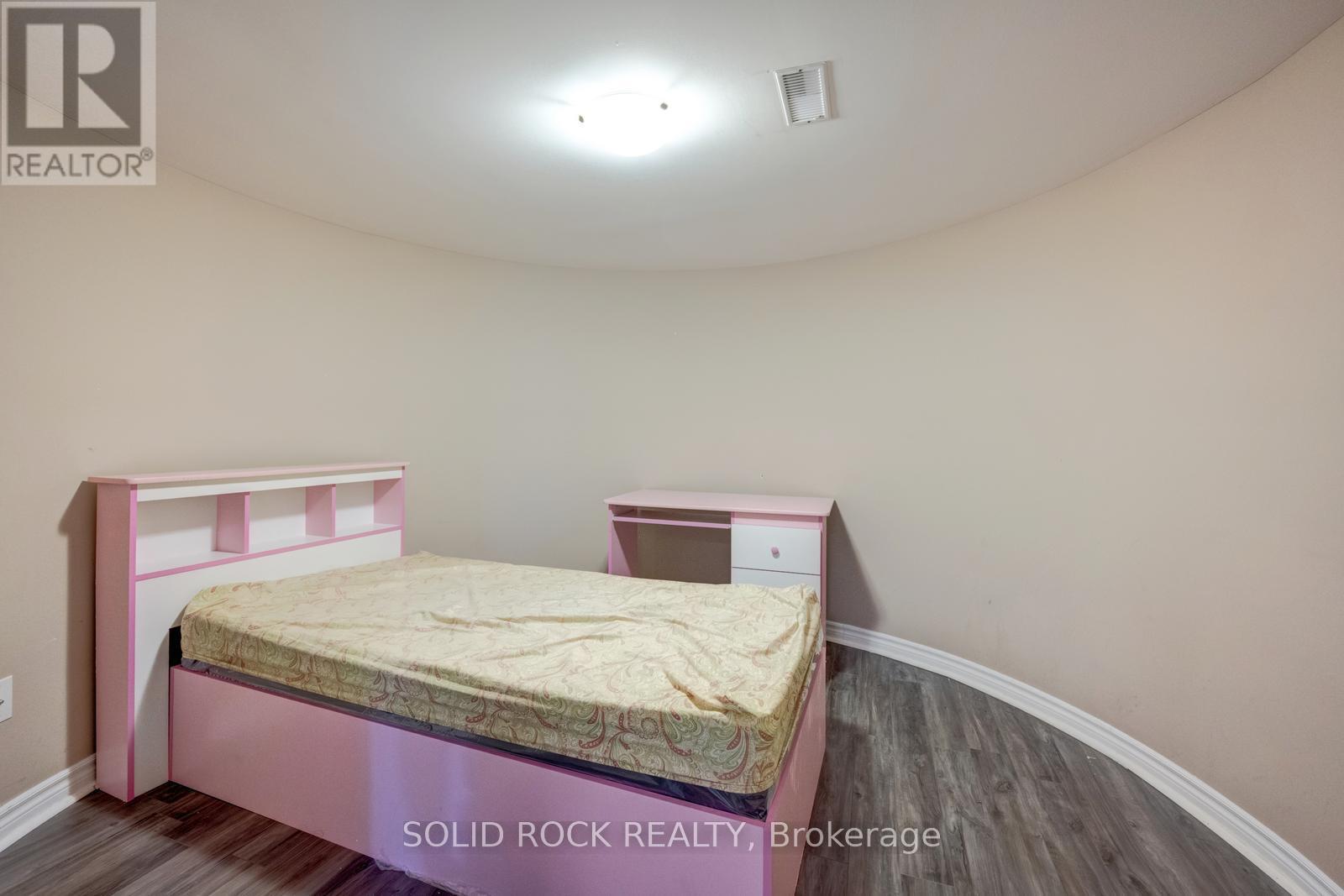 34 FORSYTH CRESCENT - 43