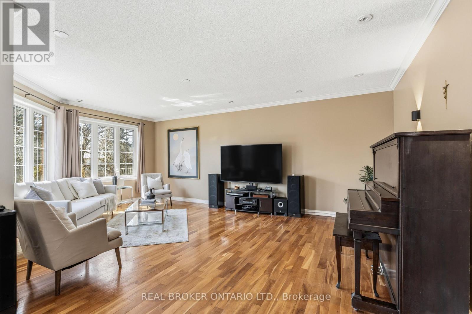 18 COTSWOLD COURT - 15