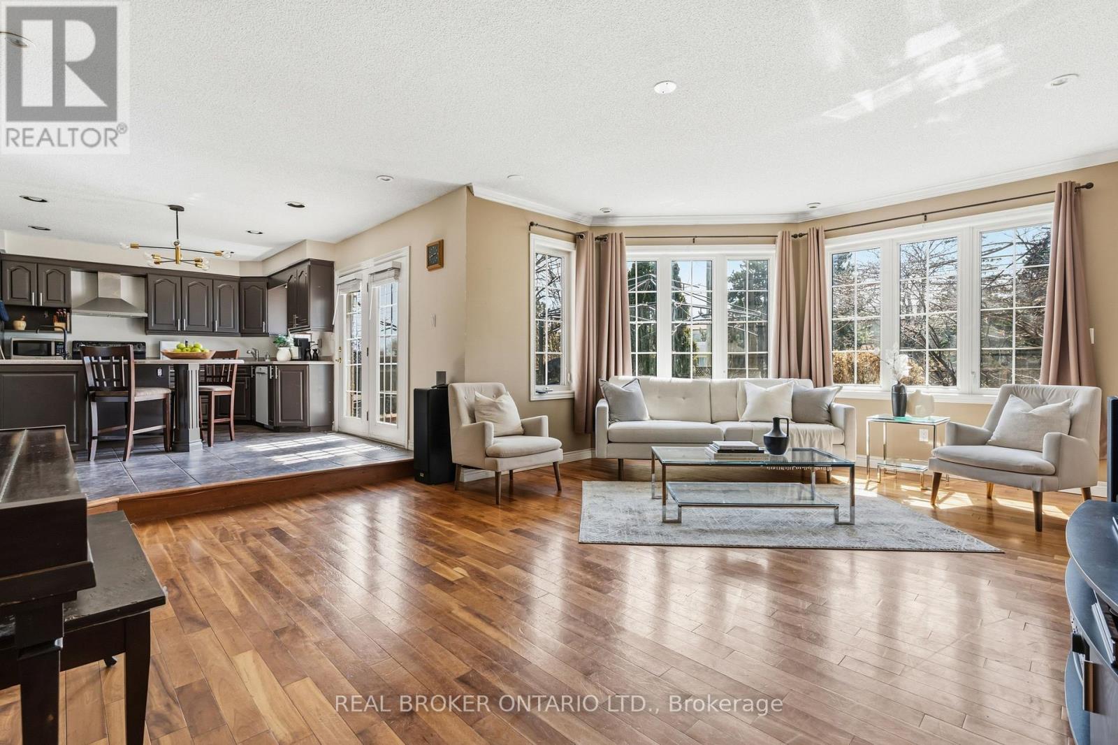 18 COTSWOLD COURT - 16