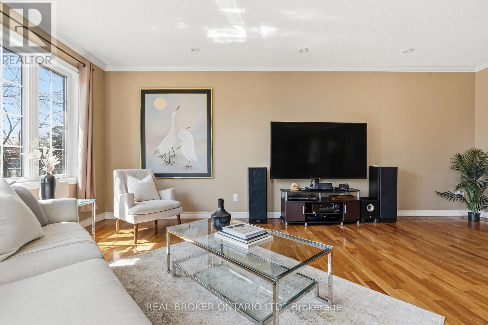 18 COTSWOLD COURT - 18