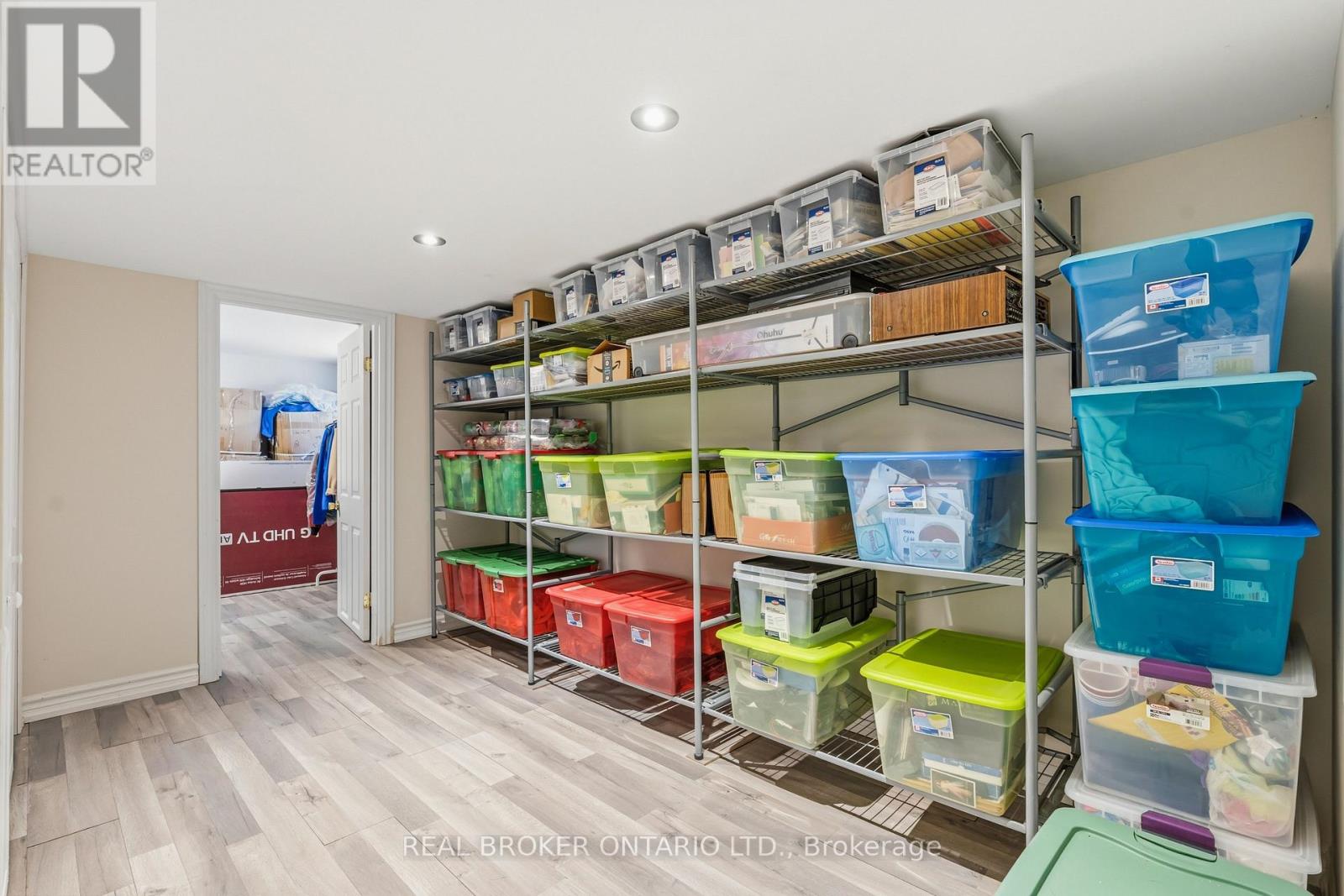 18 COTSWOLD COURT - 38