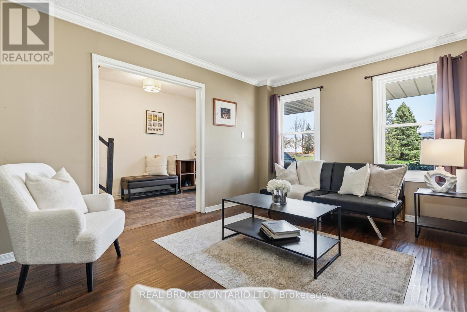 18 COTSWOLD COURT - 7