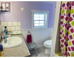 5 Armstrong Avenue thumbnail 18