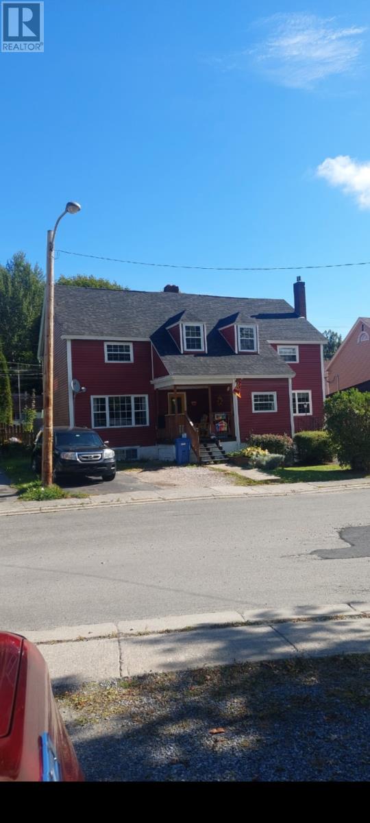 5 Armstrong Avenue — photo 3