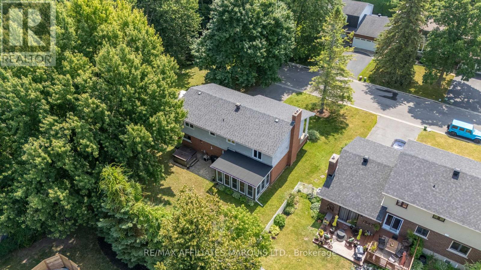 1507 CATHERINE STREET - 44