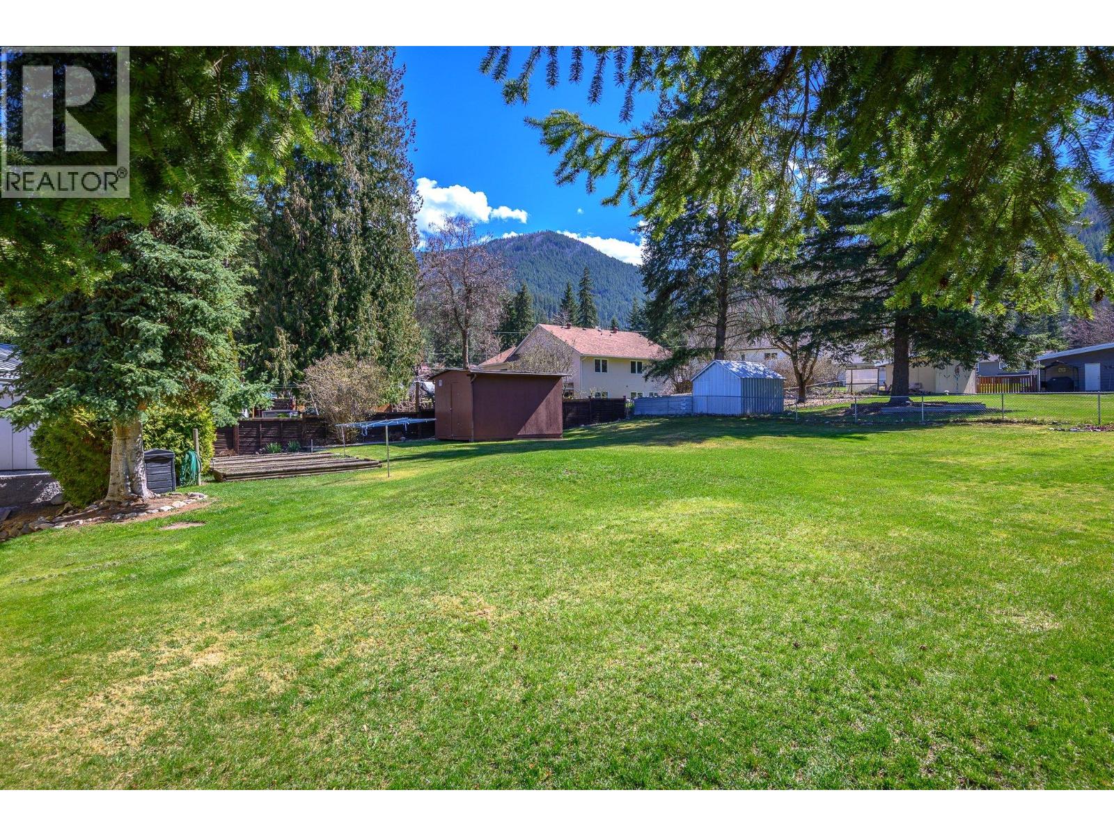 3415 Lockhart Drive, Spallumcheen