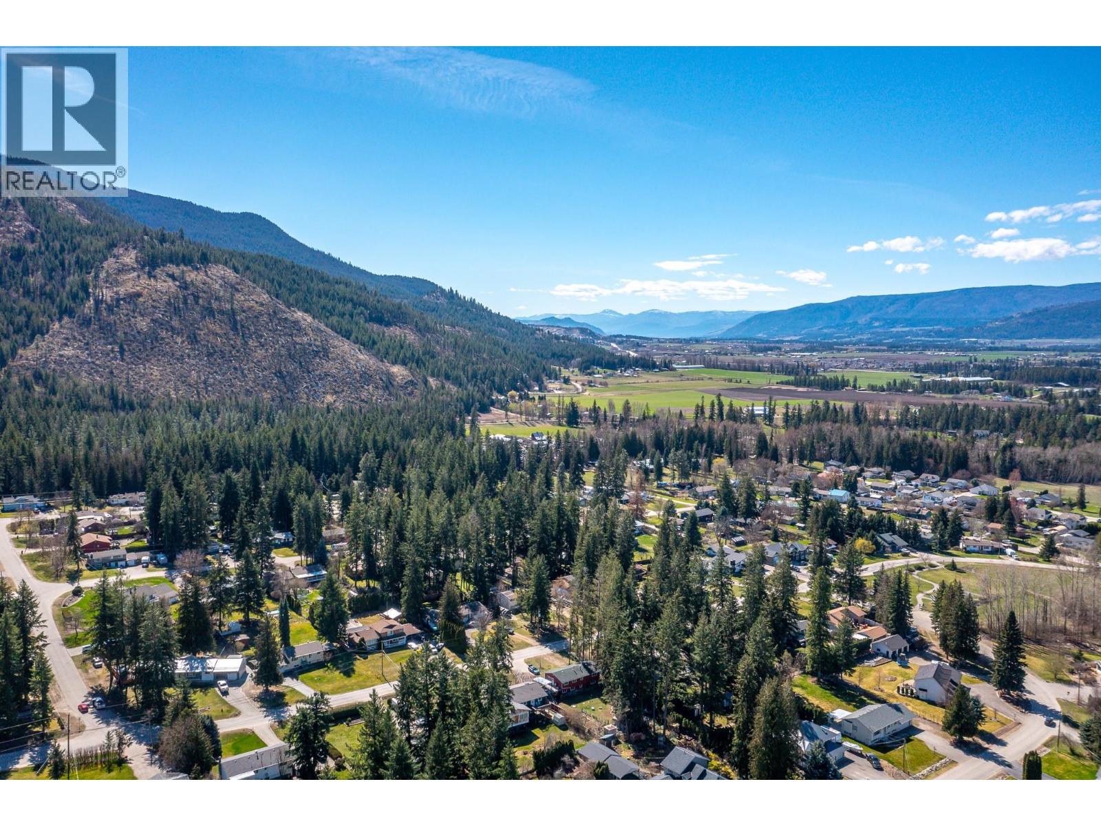 3415 Lockhart Drive, Spallumcheen