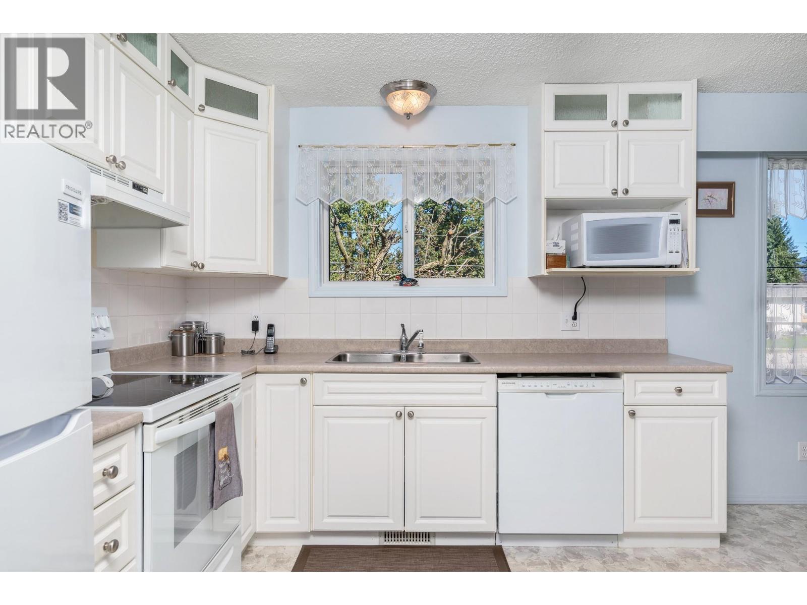 3415 Lockhart Drive, Spallumcheen