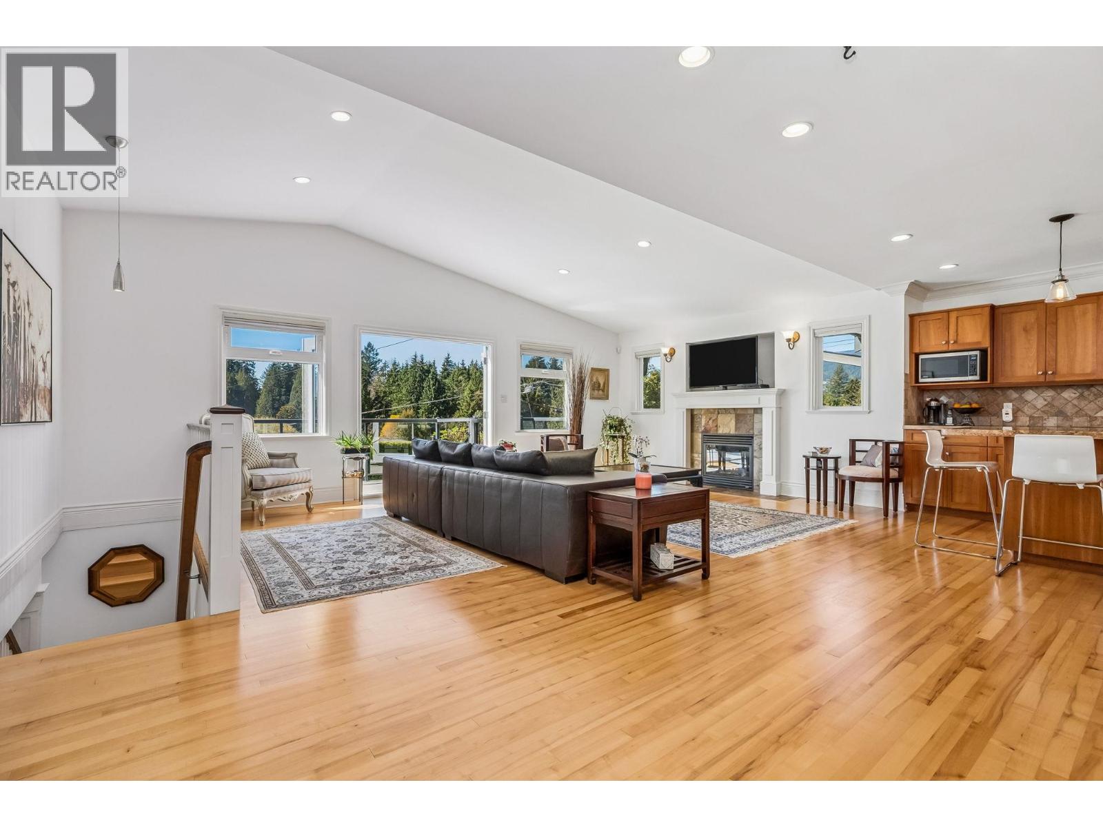 954 TUDOR AVENUE, North Vancouver