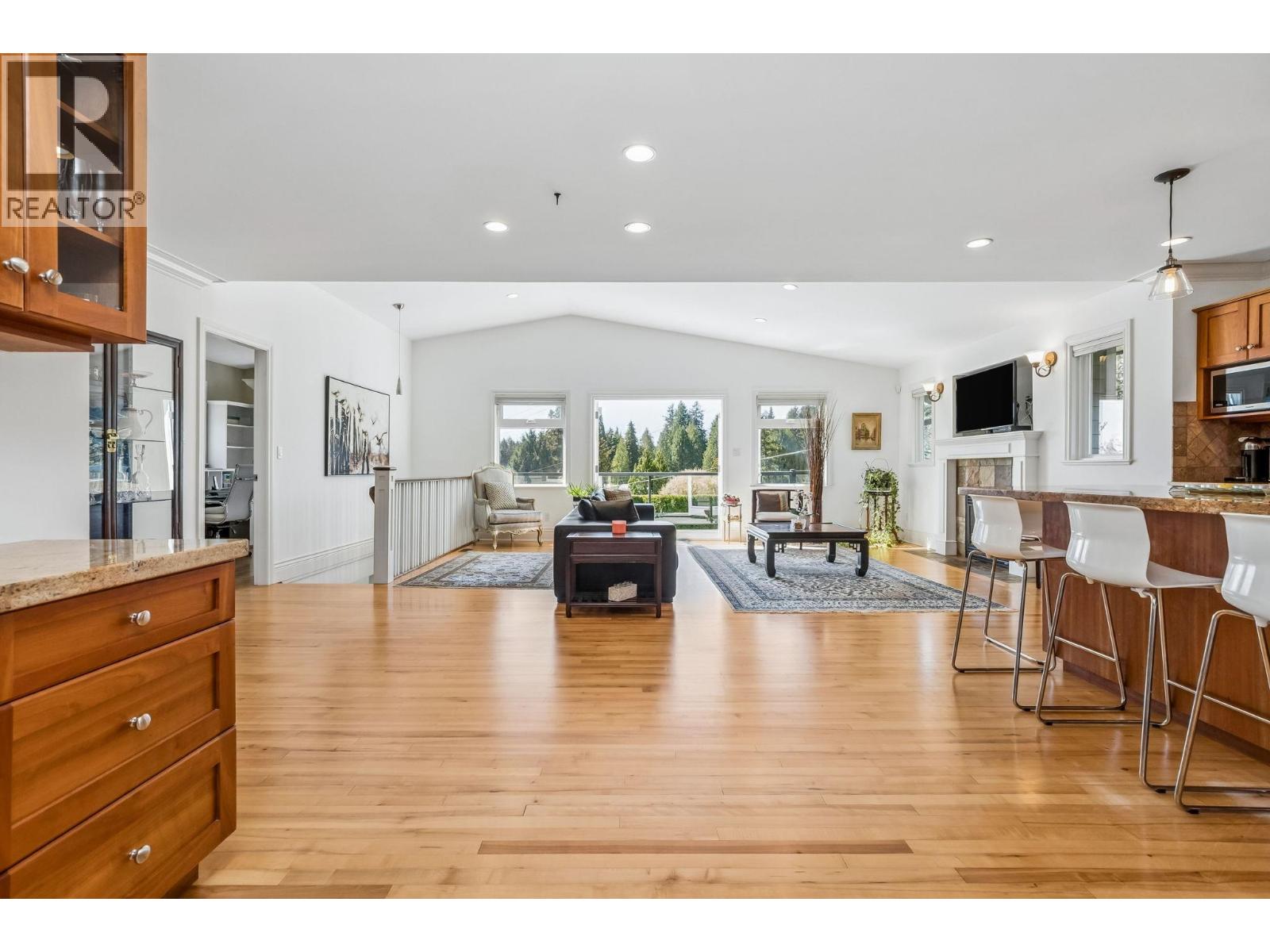 954 TUDOR AVENUE, North Vancouver