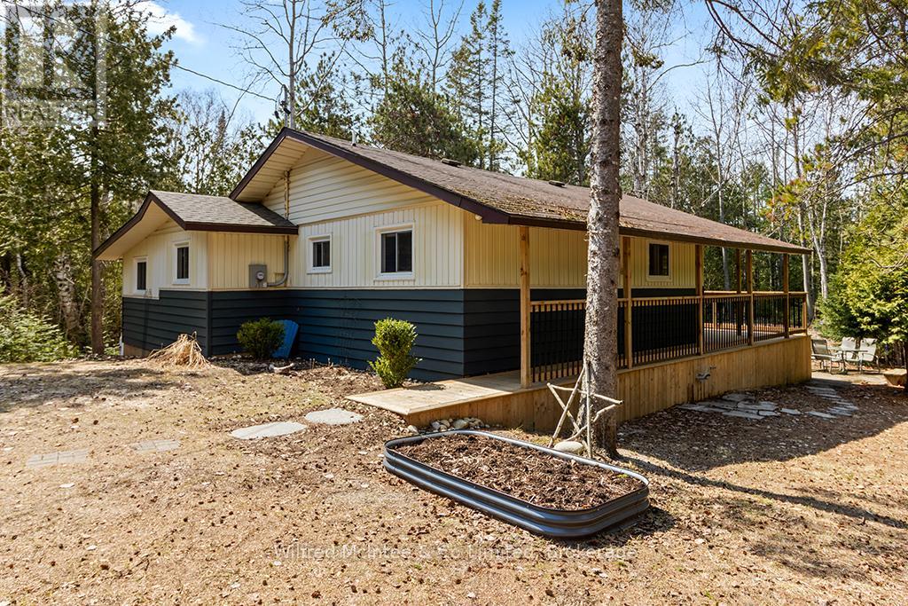 55 THOMPSON AVENUE - 7