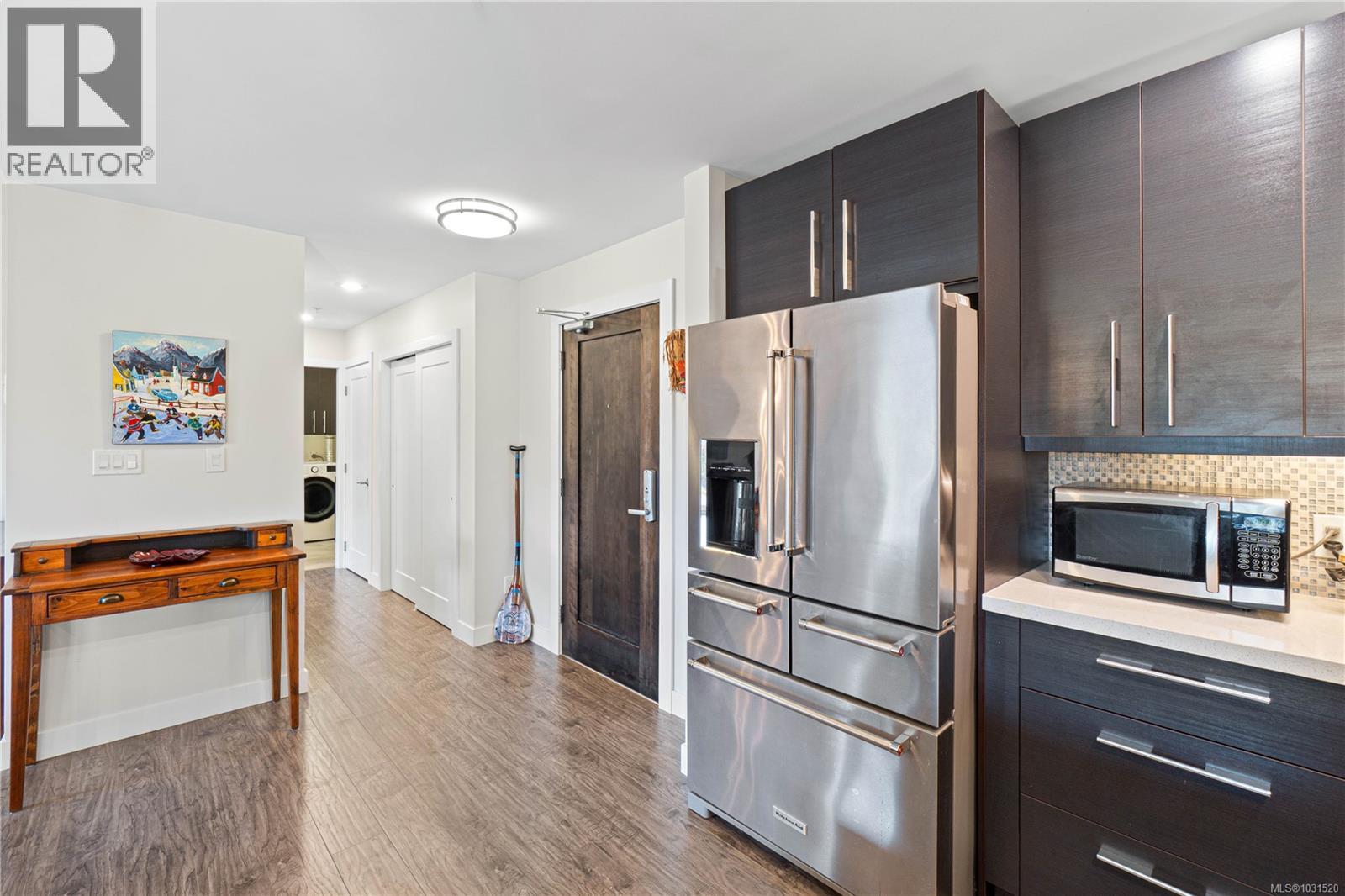 #203 439 College Rd - 13