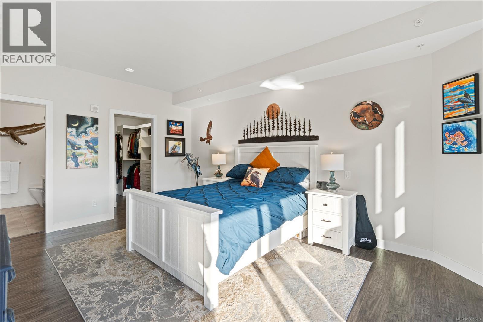 #203 439 COLLEGE RD - 16