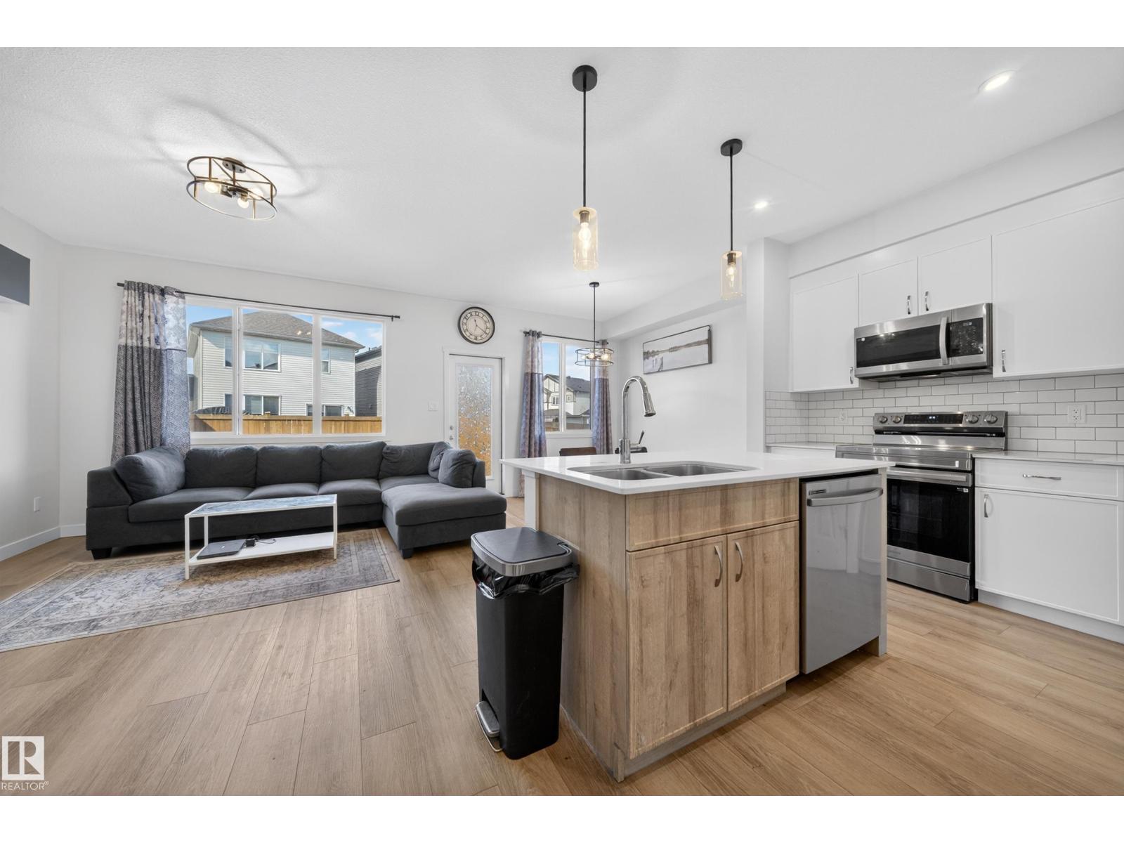 1684 12 ST NW - 10