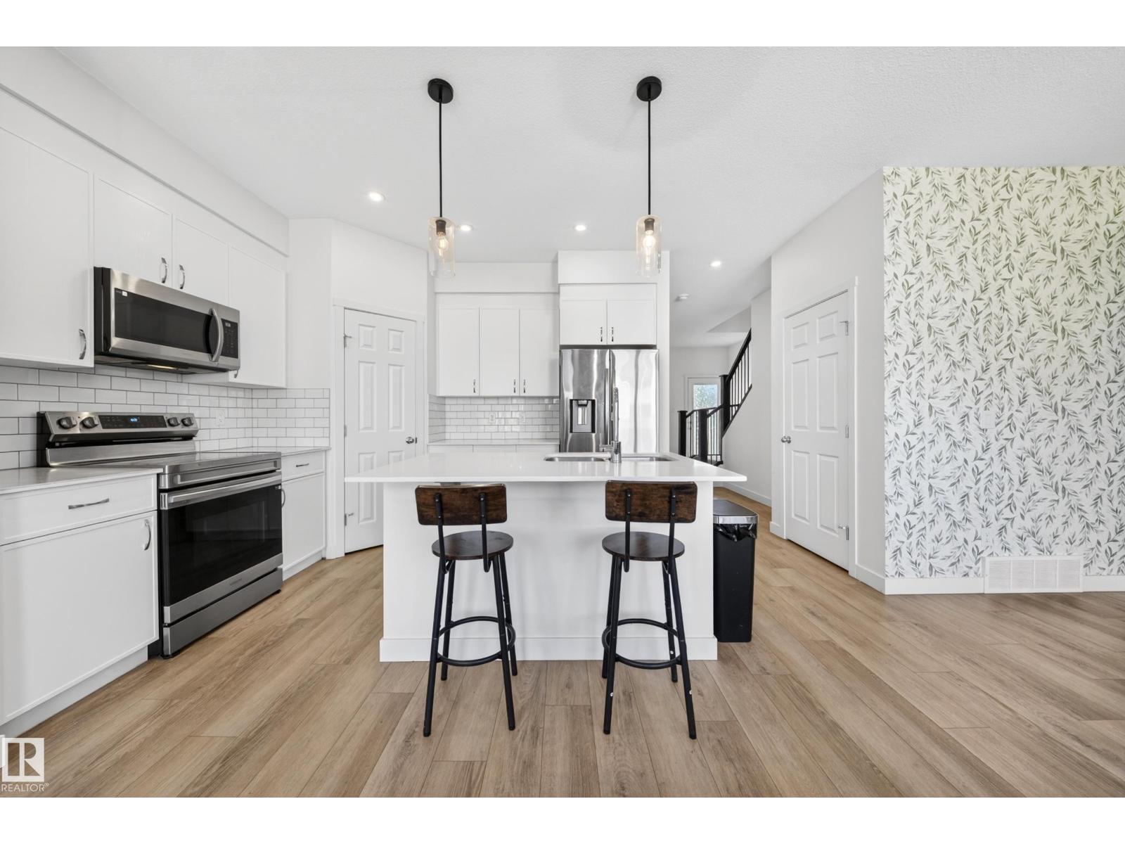 1684 12 ST NW - 12
