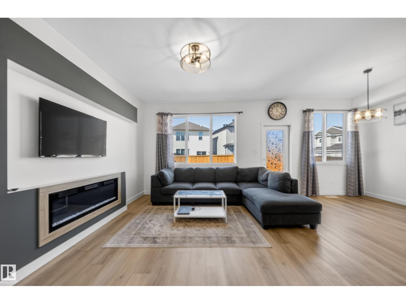 1684 12 ST NW - 5